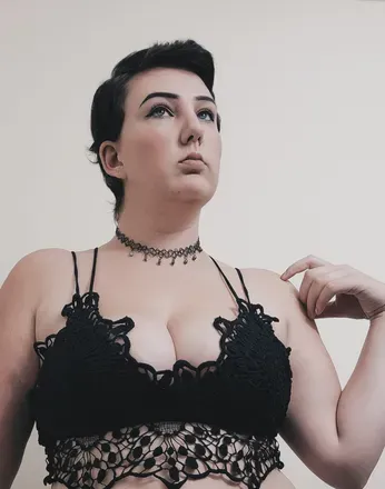 OnlyFans cuenta theliarae header 2