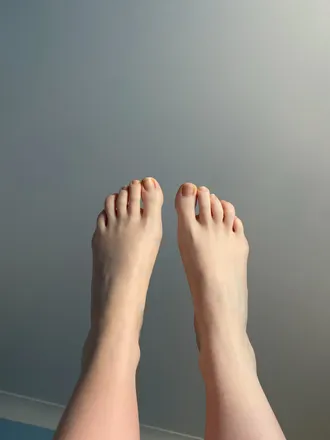 OnlyFans account  tinytoes-x header 2