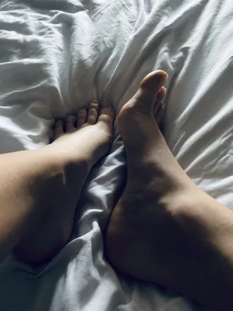 OnlyFans cuenta naughtyfootmistress header 2