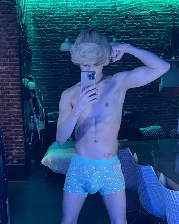 OnlyFans account  itschriswapo header 2