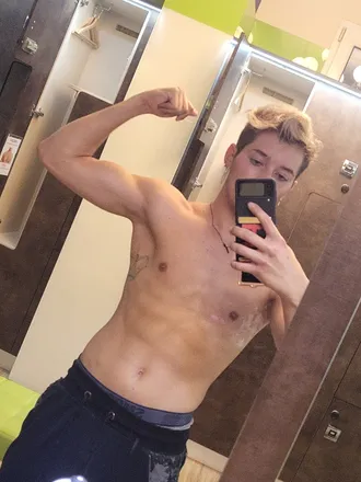 OnlyFans account  u123318503 header 2