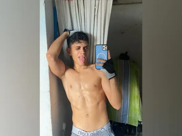 OnlyFans account  yoi_ferrer header 2