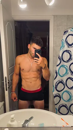 OnlyFans cuenta mcuttieee header 2