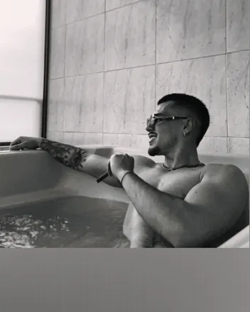 OnlyFans cuenta mikesantti header 2