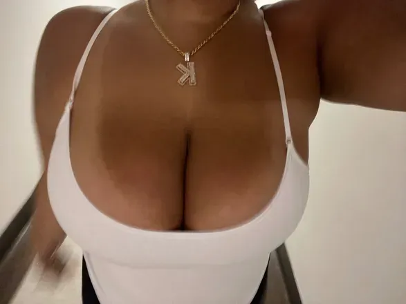 OnlyFans cuenta yourfavtits2c header 2
