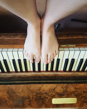 OnlyFans cuenta feetfeetfoot.yes header 2