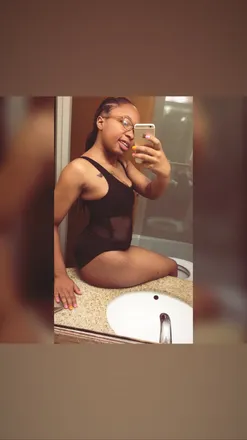 OnlyFans account  shaeee1 header 2