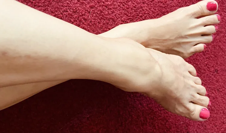 OnlyFans cuenta myglowtoes header 2