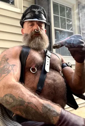 OnlyFans cuenta leatherpipedad1 header 2