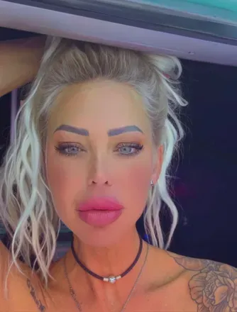 OnlyFans cuenta lucyczech header 2