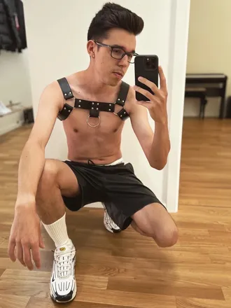OnlyFans cuenta youngmaster1996 header 2
