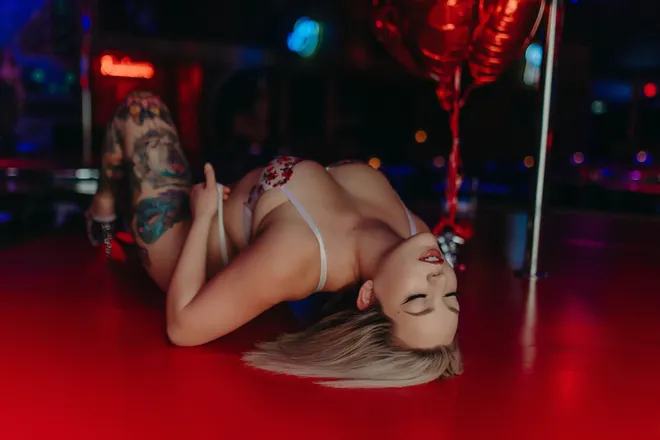 OnlyFans cuenta rosie_cheexxx header 2