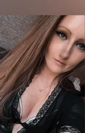 OnlyFans account  yourlilredd avatar 1