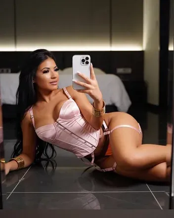 OnlyFans account  lysslyss21 header 2
