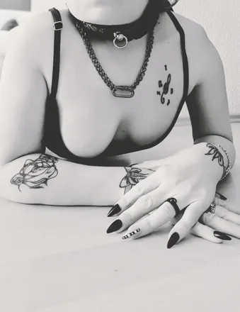 OnlyFans cuenta poppy.doll header 2