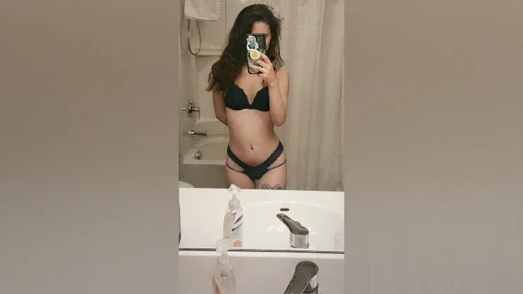 OnlyFans cuenta rave2422 header 2