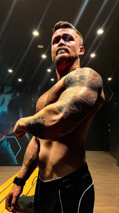 OnlyFans cuenta inked_tatze header 2