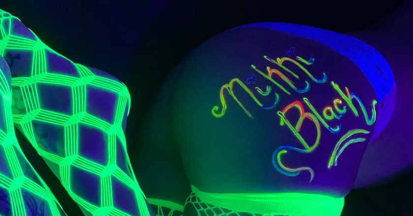 OnlyFans cuenta nikkiblack1927 header 2