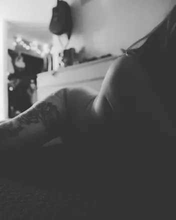 OnlyFans cuenta lonelyhhousewife header 2