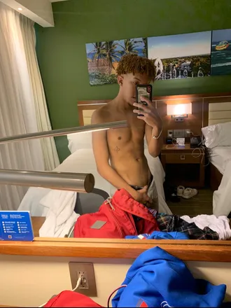 OnlyFans cuenta lesh_king0 header 2