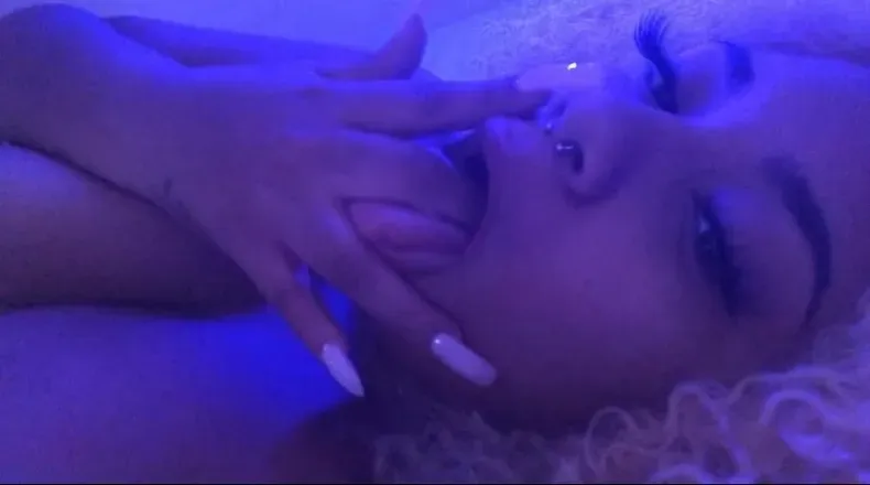 OnlyFans cuenta mynamehoney header 2