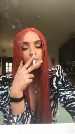 OnlyFans cuenta saffron_smokes2 avatar 1