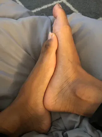 OnlyFans cuenta feetdaisybee header 2