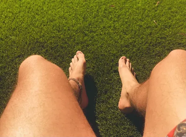 OnlyFans cuenta hisbarefeet header 2