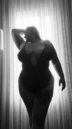 OnlyFans cuenta urthighness1.0 header 2