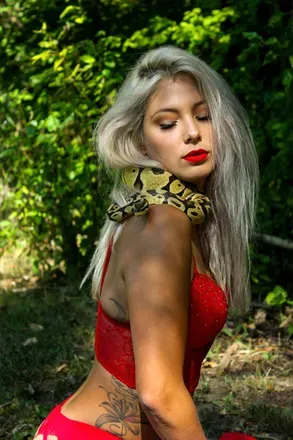 OnlyFans account  tonixgirl avatar 1