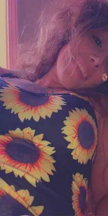 OnlyFans cuenta shimmer_sunflower header 2