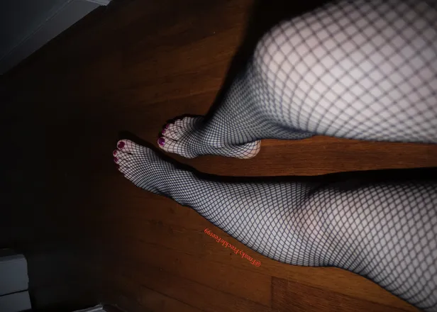 OnlyFans cuenta freakyfrecklefeet99 header 2
