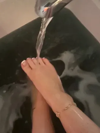 OnlyFans cuenta therealgingertoes header 2