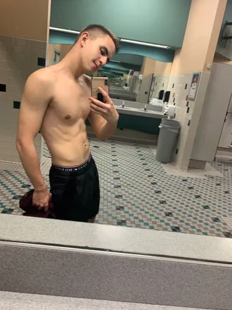 OnlyFans cuenta that_hung_boy header 2