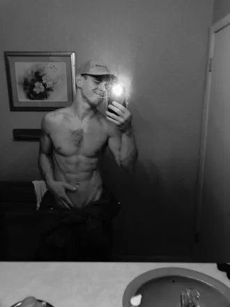 OnlyFans cuenta king-isaac header 2
