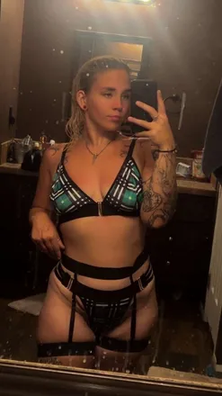 OnlyFans cuenta witchy_hippie420 header 2