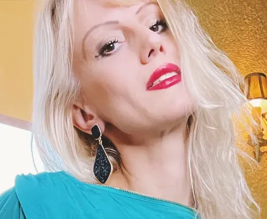OnlyFans account  domkarin avatar 1