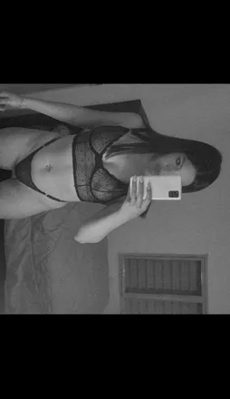 OnlyFans cuenta yamile97 header 2