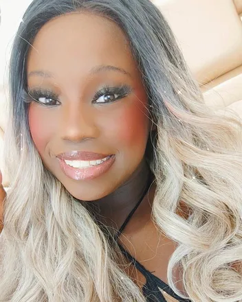 OnlyFans cuenta chelsycour header 2