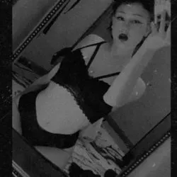 OnlyFans account  scarletterebel avatar 1