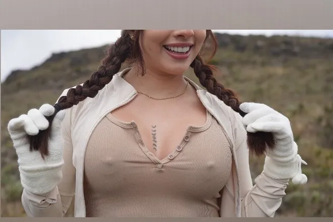 OnlyFans account  julianatovar header 2