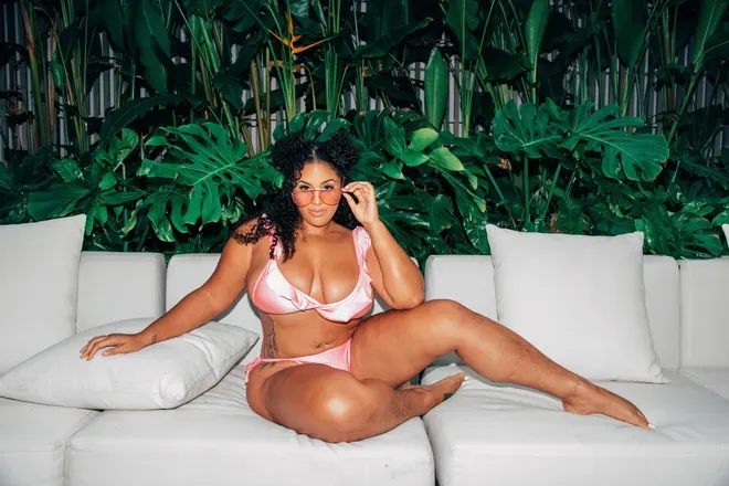 OnlyFans cuenta raquelsavage header 2