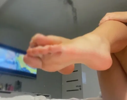 OnlyFans cuenta meetmycutef33t header 2