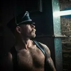 OnlyFans cuenta iambronzeboy avatar 1