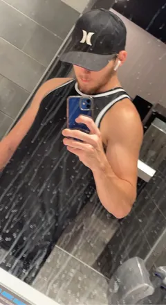 OnlyFans cuenta u75032333 header 2