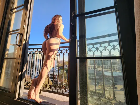 OnlyFans cuenta therealstellamay header 2