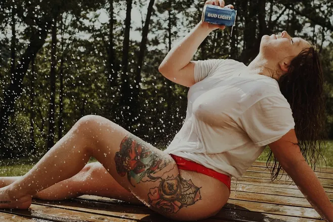 OnlyFans cuenta queenkiki_only header 2