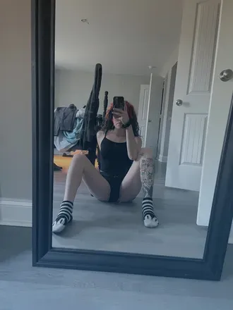 OnlyFans cuenta peevieweevies header 2