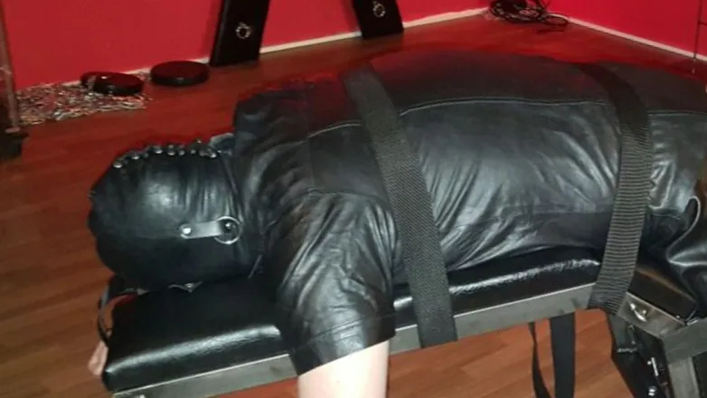 OnlyFans cuenta jeansslave header 2