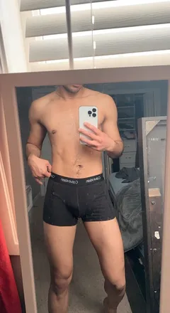 OnlyFans cuenta twunk_ish header 2